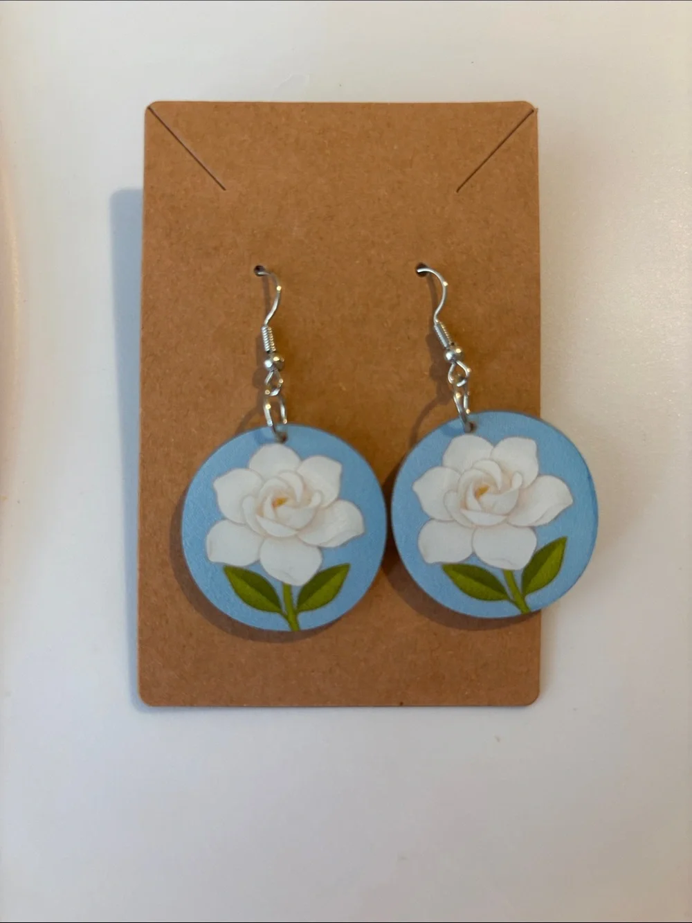 Fashion Jewelry Blue Round Earrings with White Flower